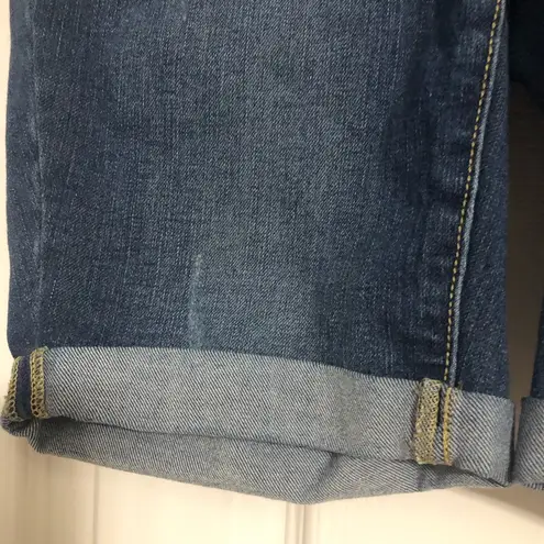 Time and Tru Bermuda women’s size 4 jean shorts mid rise medium wash Blue
