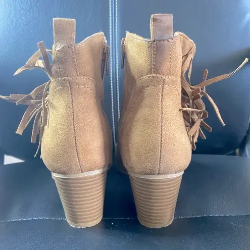 Brash  Tan Fringe Heeled Ankle Boots Size 8 1/2 - Image 9