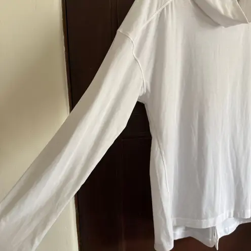 LULULEMON | See you in Savasana Long Sleeve Turtleneck Split Back | 10 White