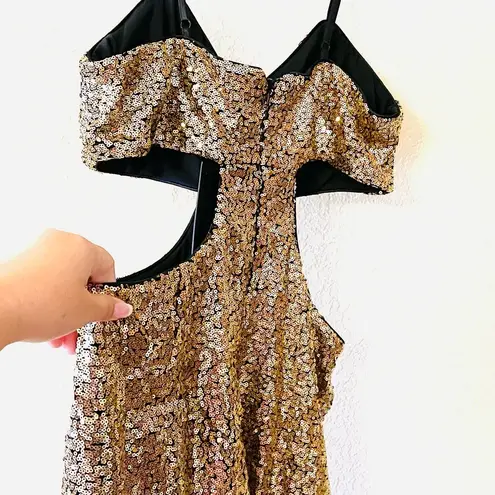 NWT Lulus Luxe Gold Sequin Cutout Bodycon Mini Dress. Size L