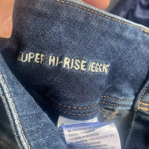 American Eagle  super high rise jegging 6 short distressed medium wash