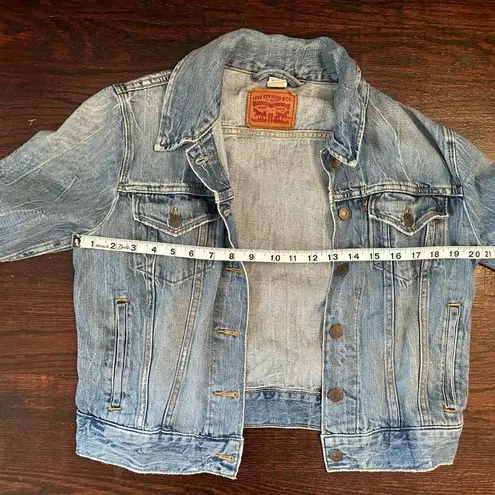 Levis Light Wash Denim Jacket Womens FITS LIKE SMALL (Tagged as Large) Blue