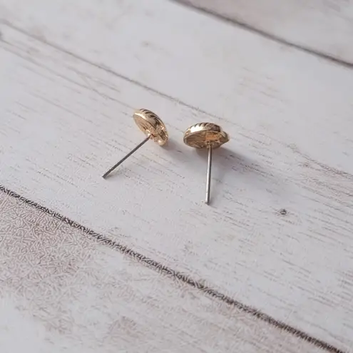Shell Shape Stud Earrings