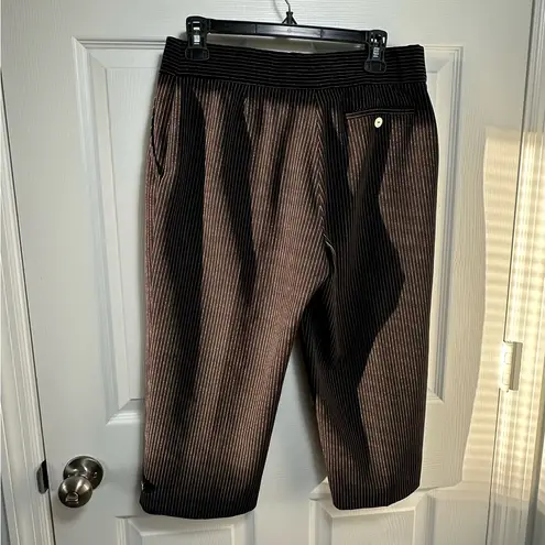 Sport Haley women Capri Pants in Black and White Size 8