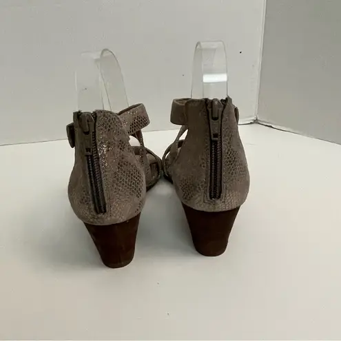 Sofft Sandals Mauldin Wedge Criss Cross Straps Reptile Comfort Pewter Gold Size 7