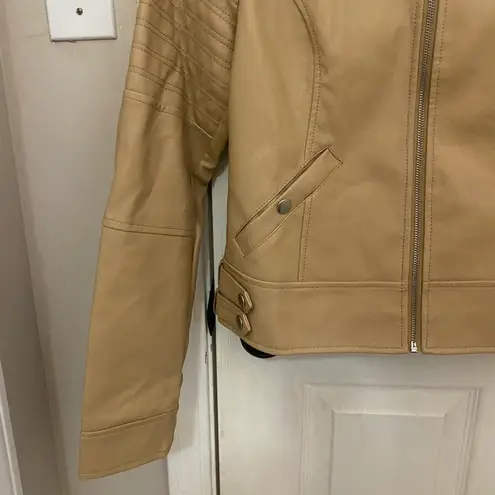 VERO MODA Love Faux Leather/Coated Zip Up Short Jacket in Cognac