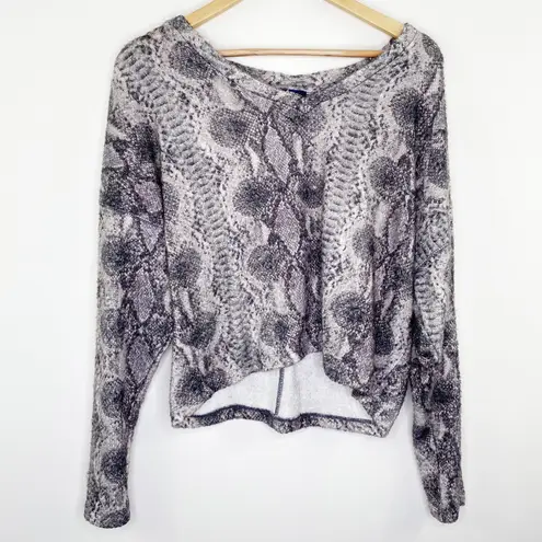 Freshman 1996 Grey Black Printed V