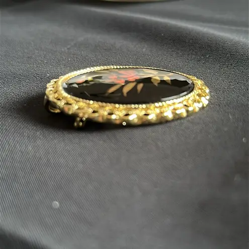 Vintage EUC goldtone acrylic brooch or pendant w/ flowers & scalloped setting Black