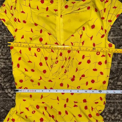 Gowntown Women’s Size M Yellow Red Floral Printed Short Sleeve Fit & Flare Dress Size M
