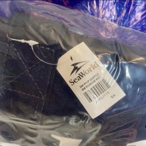 Sea world rescue center duffle bag / weekender NWT Blue