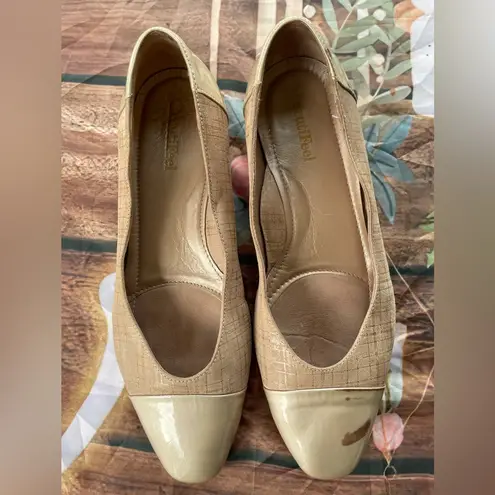 BeautiFeel Tan and Cream Flats Elegant Loafers Size 7
