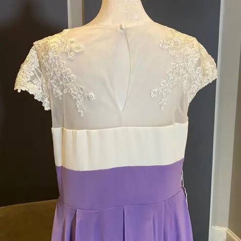 Women’s Ivory Lace Top Chiffon V