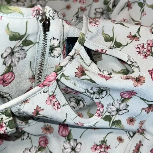 Gabby Skye  size 8 dress floral printed fit and flare knee length zip back close thumbnail 12