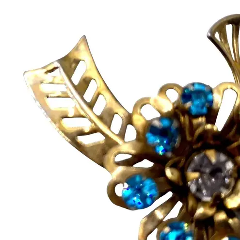 Vintage Blue  Faceted Flower Gold Tone Fashion Brooch Pin Open Work Round Stones