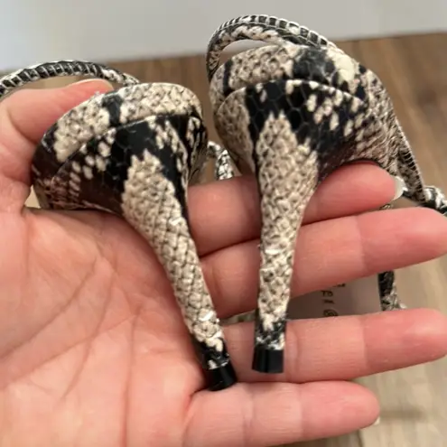 Schutz Animal Leather Heeled Sandals Lover Mid Pin Heel Size 7 snake print