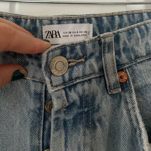 ZARA  distressed jeans.