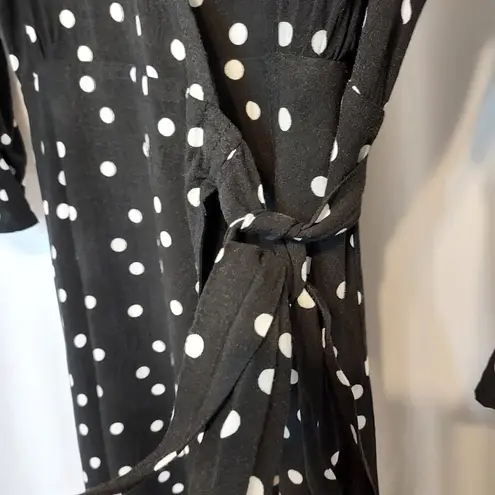 LULU’S BLACK AND WHITE POLK DOT TIERED RUFFLE 3/4 SLEEVE MIDI TIE WRAP DRESS