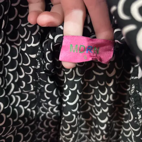 Black & Beige Scallop Co