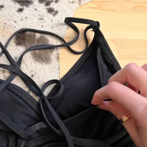 La Blanca Island Goddess Cross-Back One Piece Black Size 6