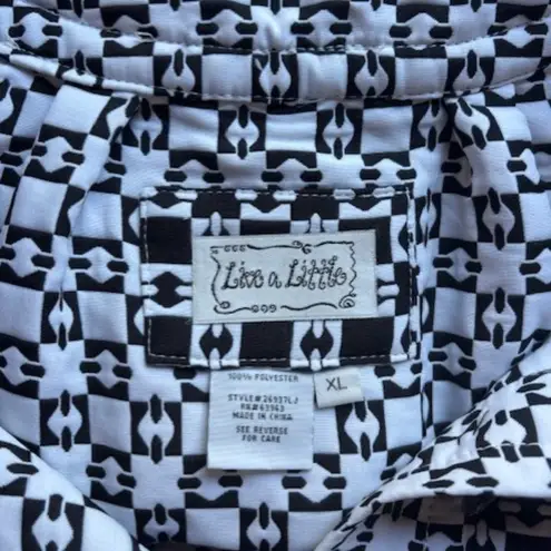 Live a Little Vtg Black White Quilted Button Cuff Jacket Women XL Bold Career