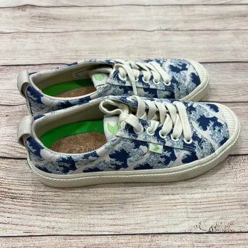 Cariuma Art Edition Canvas Low Top Sneakers Blue Wave Print Lace Up Women's 5.5M Size 5.5