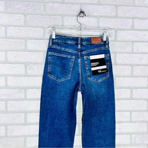 Outland Denim NWT High Rise Slim Tapered Jeans in Dakota Wash Size 24 Blue