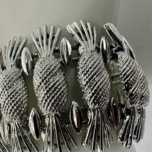 Sarah Coventry silver tone vintage pineapple bracelet in original box