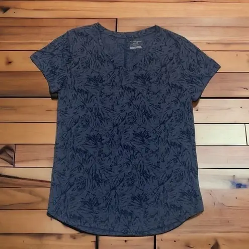 Tek Gear  Burnout V-neck T-shirt Size Large  
Semi sheer blue short sleeve tee