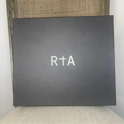 NIB RTA WOMEN SHORT WESTERN DESERT SAND BOOTS SZ 39 / 9