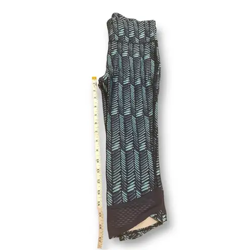 None Heat Gear capri athletic pants