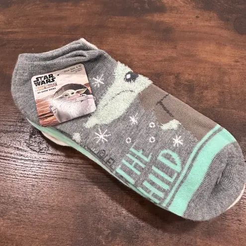 Star Wars The Mandalorian Fuzzy Babba Slipper Socks Women Size 8 /10 M/L Green
