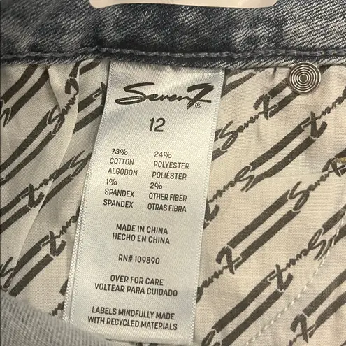 Seven7 NWOT Weekend shorts stretch denim frayed hem 12