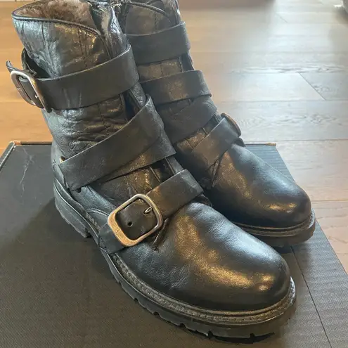 Frye  Veronica Tanker. New in box. Size 8