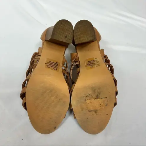 Steve Madden  Tan Heels in Size 7.5M