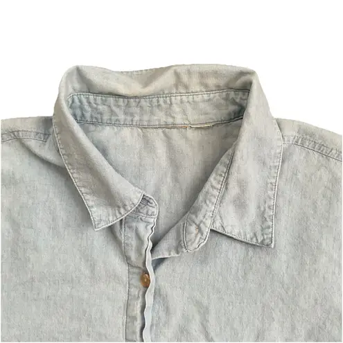 Women’s Light Weight Casual, Vacation, Preppy denim Button Down Shirt. Size L Blue Size L