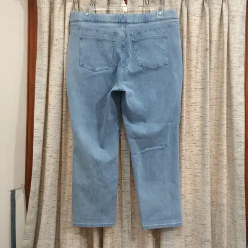 Soft Surroundings The Ultimate Pull-On Cropped Light Wash Jean