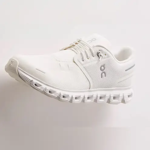 ALMOST NEW On Cloud 6 Sneakers In White Size 9.5