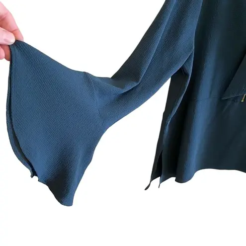 Harvé Benard Harve Benard Blue 3/4 Bell Sleeve V-Neck Textured Pullover Blouse Size M