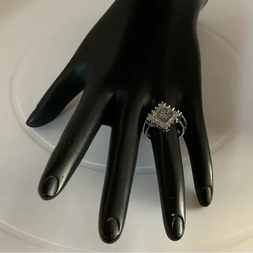 SOLID WHITE GOLD GENUINE DIAMOND .67 CTW INVISIBLE SET PRINCESS CUT RING (7)