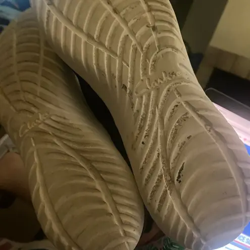 Clarks  nova al black slip ons size 9.5 - Image 8