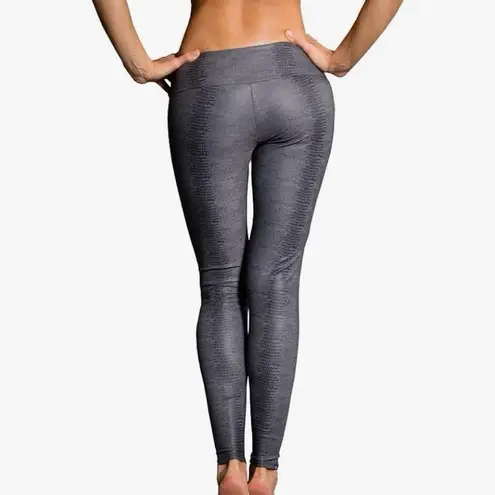 Onzie Hot Yoga Low Rise Leggings 209 in Charcoal Snake Size XS