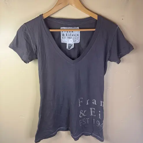 Frank & Eileen Logo T-Shirt Size Small Vneck Classic Fit Gray Summer Travel Wear