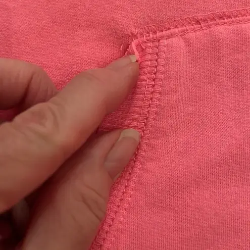 Cute lei off the shoulder sweatshirt w/ front pocket & raw neck Pink Size undefined