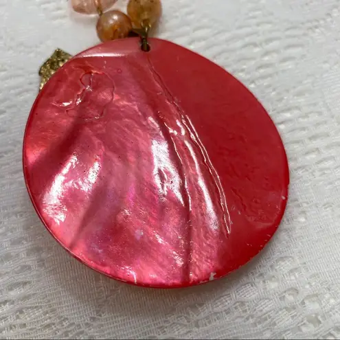 Beachy Look Necklace. Coral Color Center Accent.