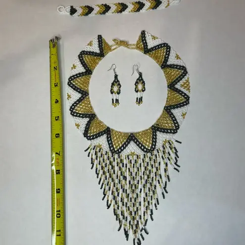 Handmade Elegant Beaded Necklace Set in Gold,green & White. Gold