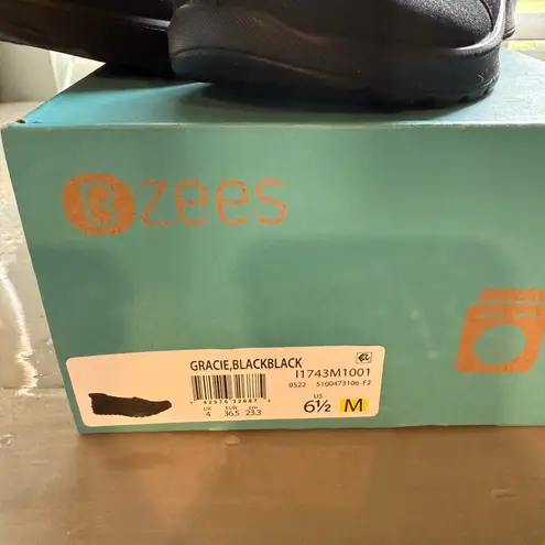 Bzees  Black Gracie Slip On Flats Sz 6.5 NIB