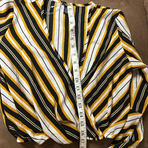 Black And White Cropped Flare Sleeve Blouse Yellow Size M