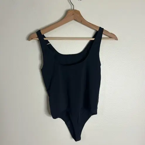 SKIMS soft smoothing seamless thong bodysuit in color eclipse size small nwt
