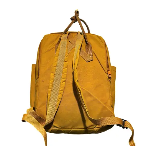 Fjällräven Kånken backpack laptop compartment
Yellow
