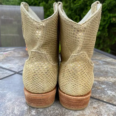 Miz Mooz Cabana Metallic Gold Snake Short Western Boots 7 Flashy